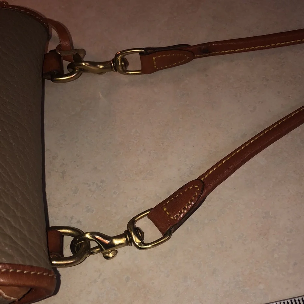 Vintage Dooney & Bourke mini crossbody bag - Picture 4 of 16